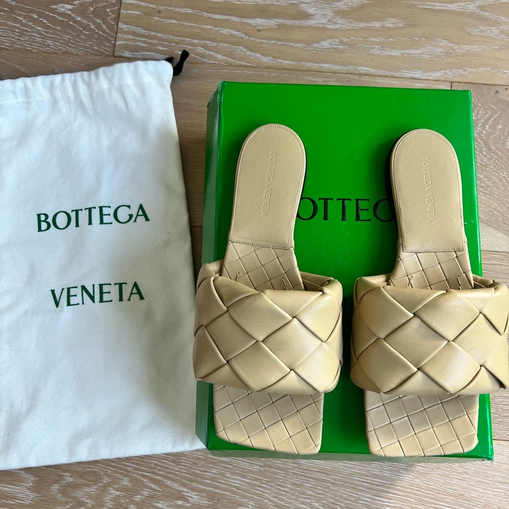 Bottega Veneta Lido Flat Sandal Cane Sugar